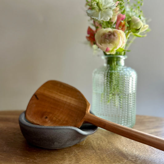 wheel-thrown spoon rest • grey